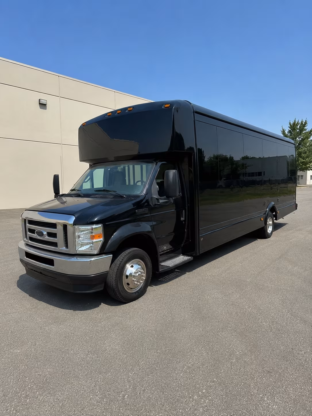 18 Passenger Party Bus Exterior