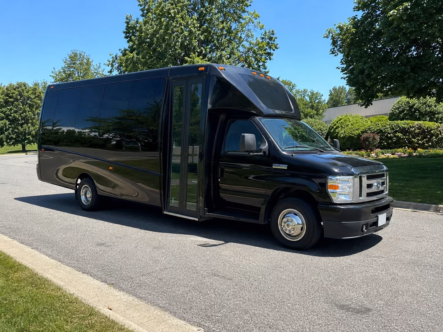 Fayetteville Winery Tour & Pub Crawl Transportation