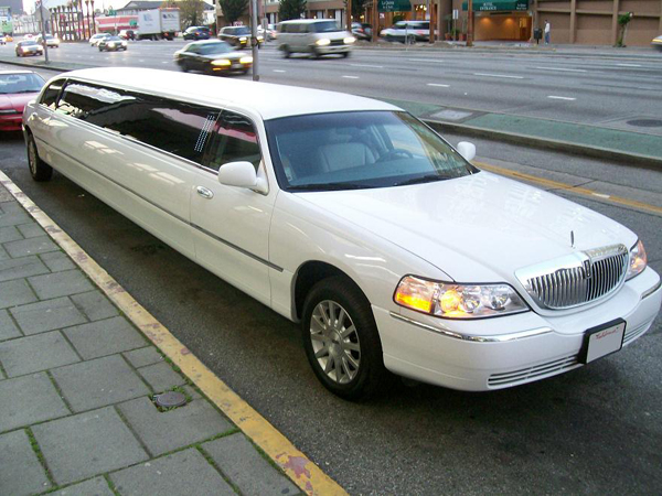 Durham 8 Passenger Limo